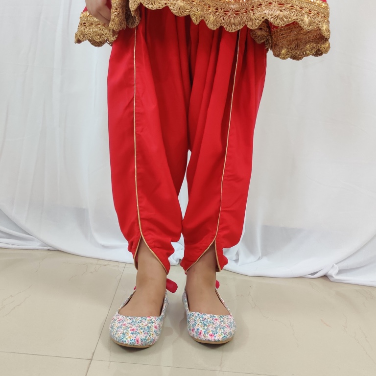 red bandhani bottom Red Bandhani Dhoti Set - Image 4